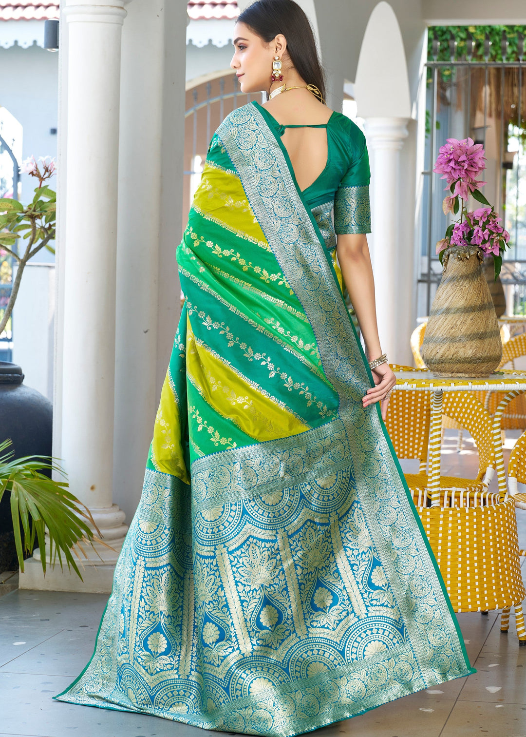 Green Leriya Zari Woven Banarasi Silk Saree With Contrast Pallu