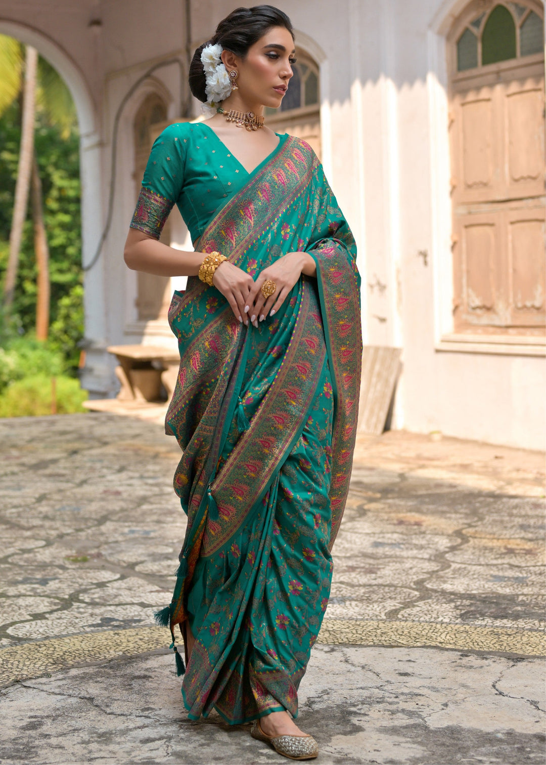 Rama Thread Woven Jal & Flower Silk Saree With Thread Woven Pallu