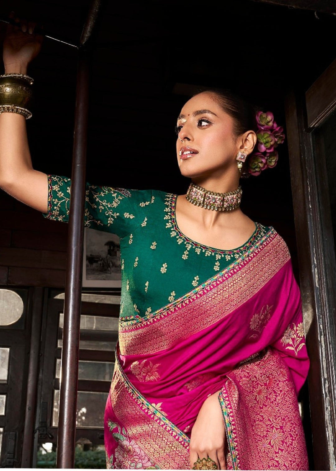 Megenta Soft Dola Viscous Silk with 3d Weaved Pallu and contrast blouse Saree