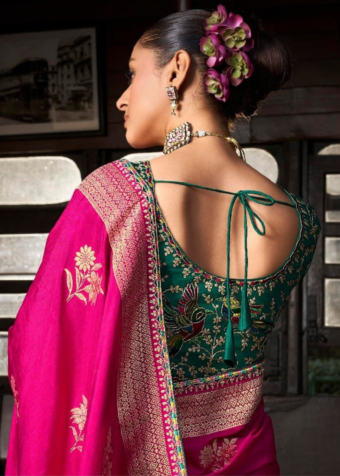 Megenta Soft Dola Viscous Silk with 3d Weaved Pallu and contrast blouse Saree