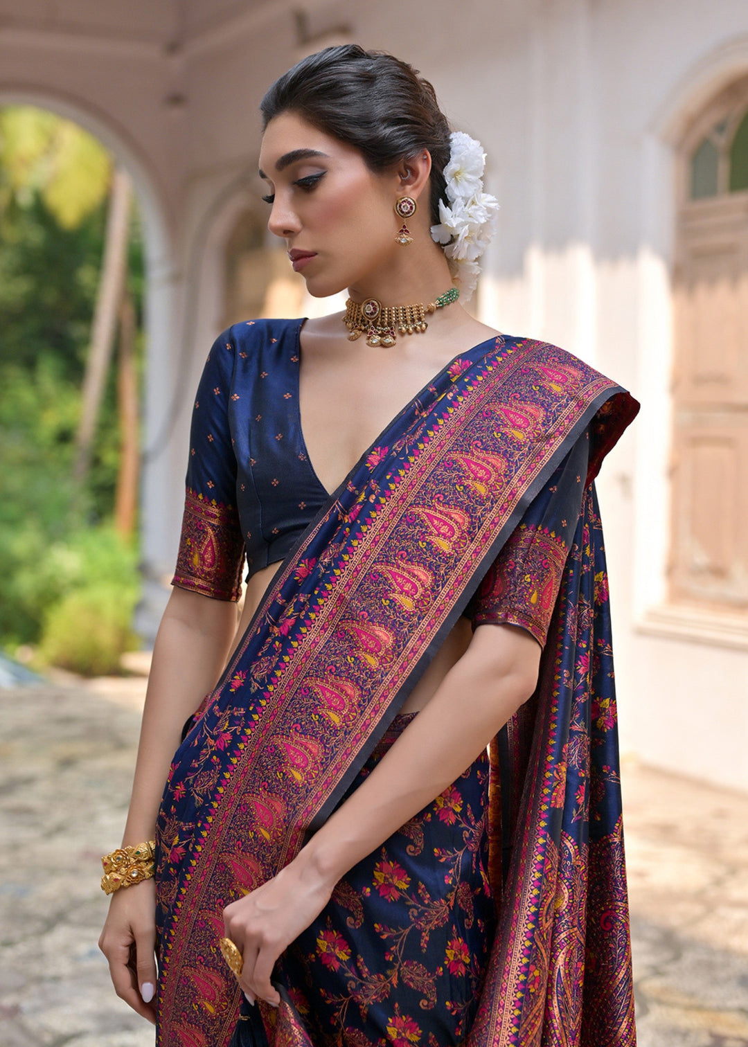 Navy Blue Thread Woven Jal & Flower Silk Saree With Thread Woven Pallu