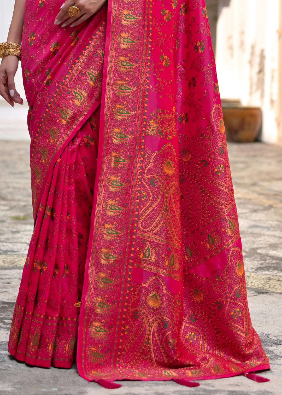 Pink Thread Woven Jal & Flower Silk Saree With Thread Woven Pallu
