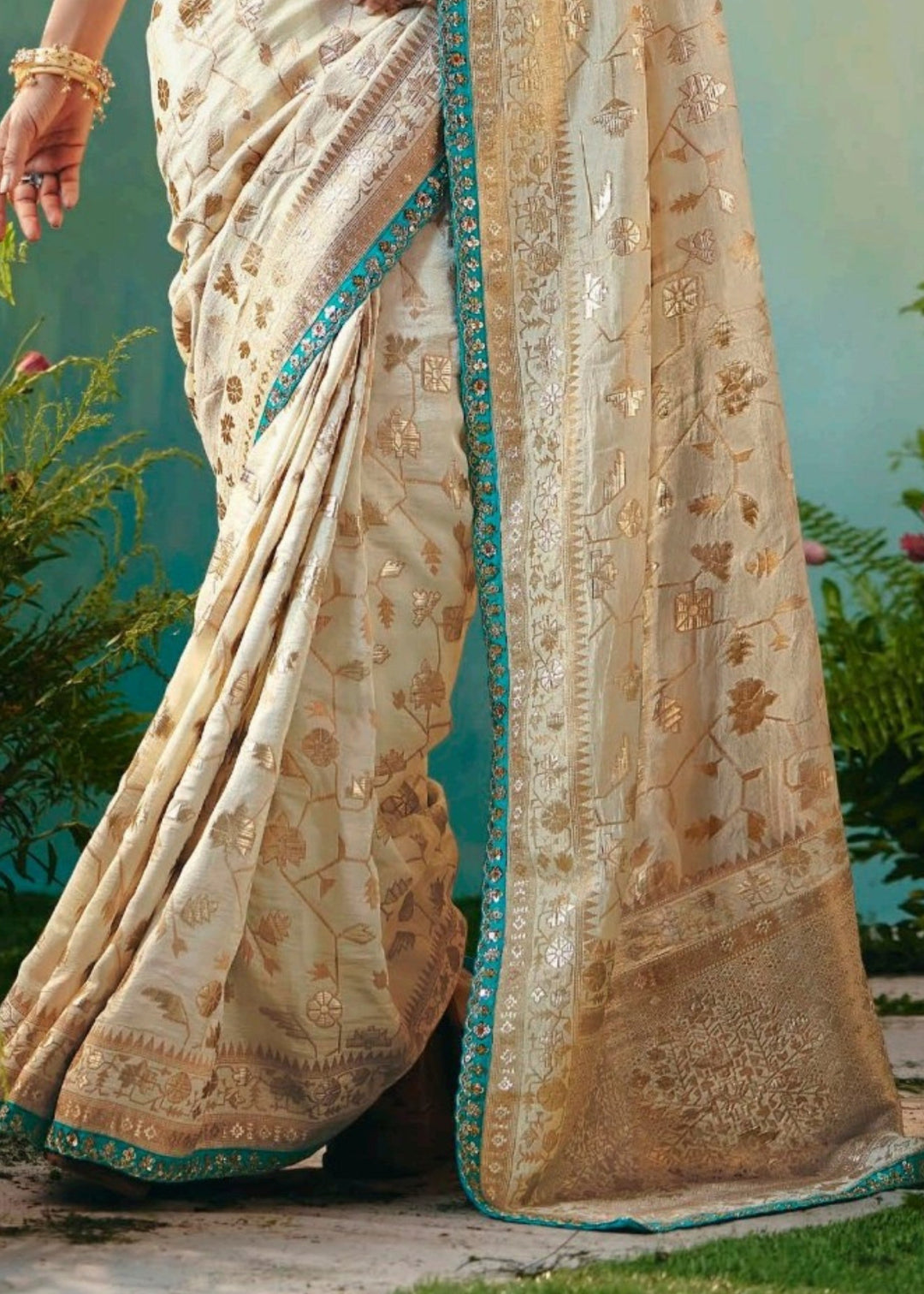 Off-White Viscose Dola Silk Saree